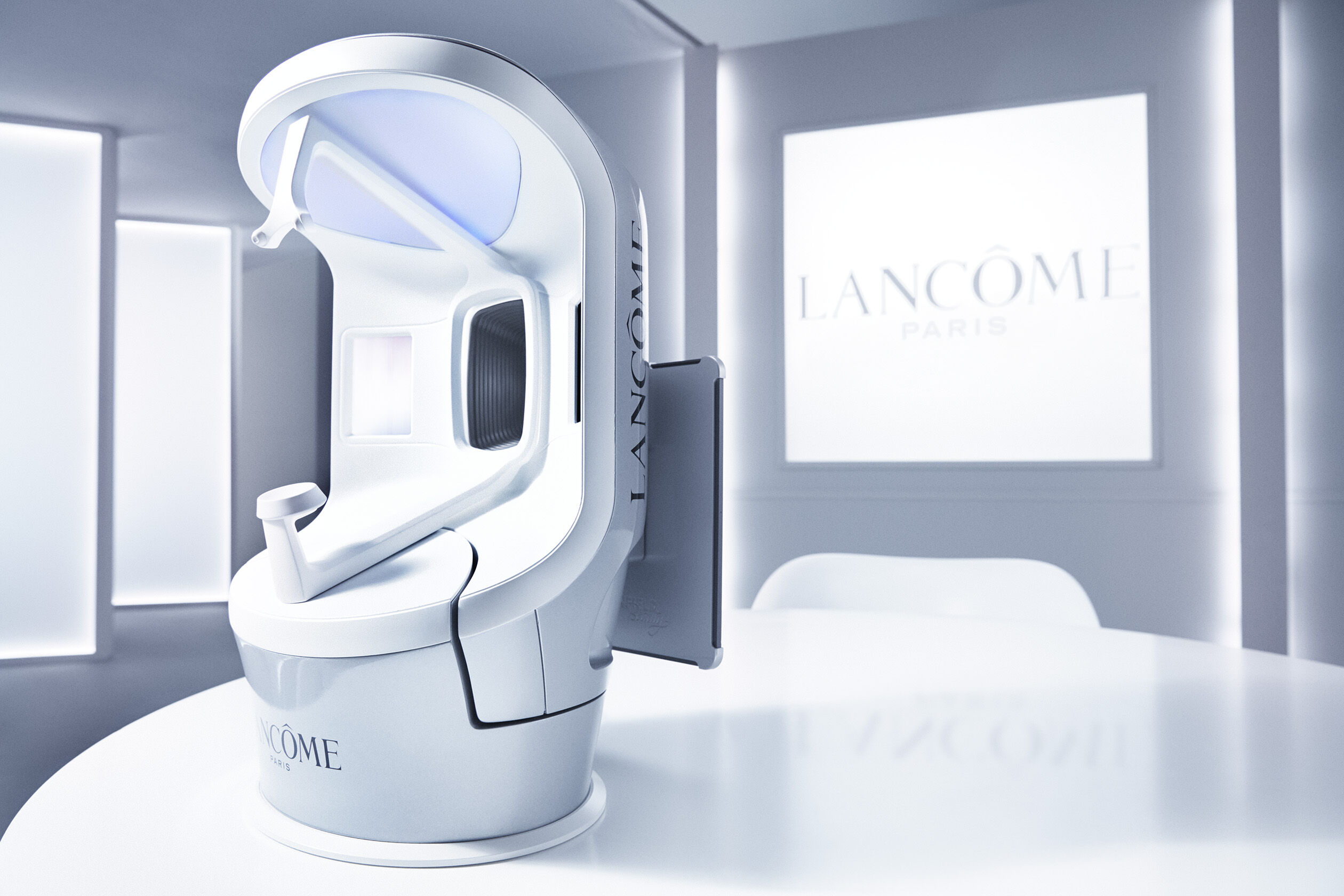 Een moderne huidanalyse machine van Lancome, geplaatst op een tafel in een verlichte ruimte met een logo van Lancome op de achtergrond.